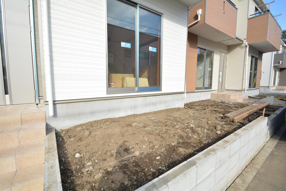 Garden. There is also the garden and Ya home garden, You also can make wood deck ☆