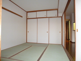 Living and room. Warm followed by Japanese-style room 6 quires to LDK