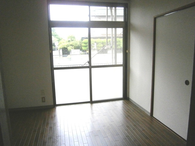 Living and room. Tsuji Heights