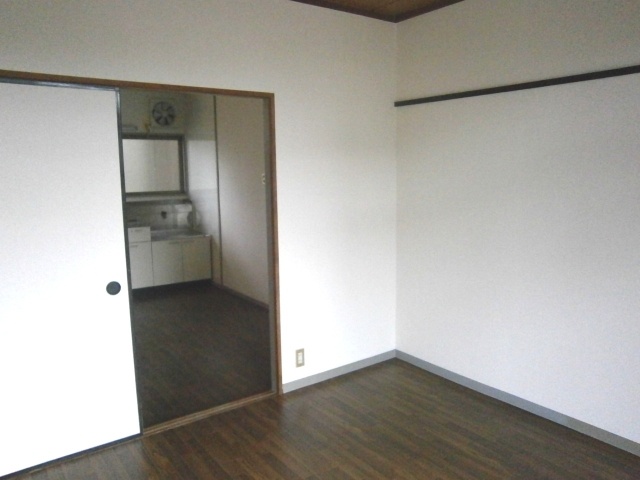 Living and room. Tsuji Heights