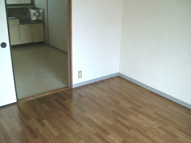 Living and room. Tsuji Heights