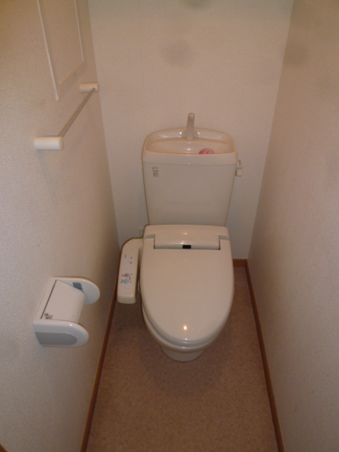 Toilet. It is equipped with a warm water washing heating toilet seat!