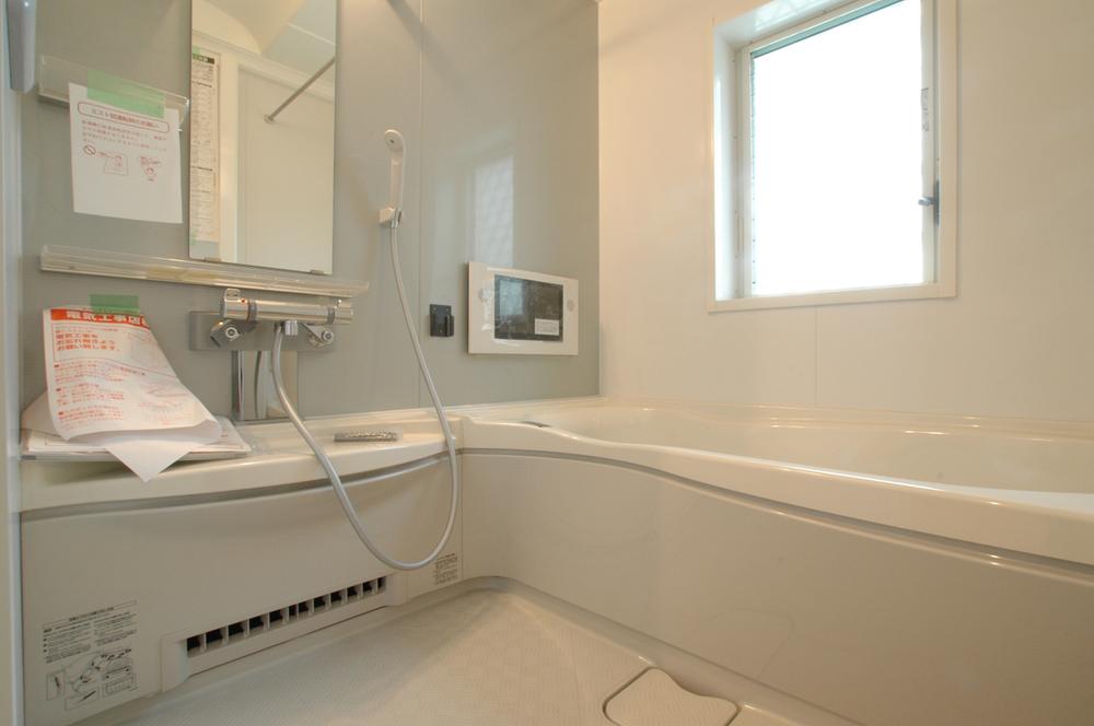 Same specifications photo (bathroom). Please take your tired of the day with a large bath with bathroom TV