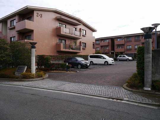 Local appearance photo. The top floor in 4LDK was in location surrounded by green 97? Spacious of ・ Yang hit in the southeast corner room ・ View is good.