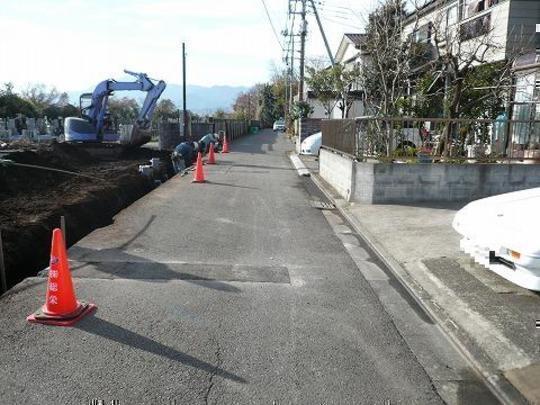 Local photos, including front road. Frontal road