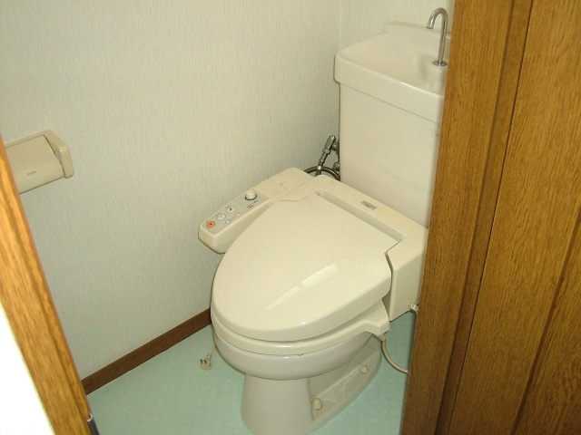 Toilet. East Avenue