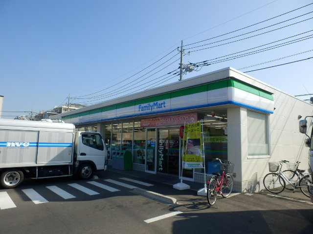Convenience store. FamilyMart 123m to Atsugi Hase store (convenience store)