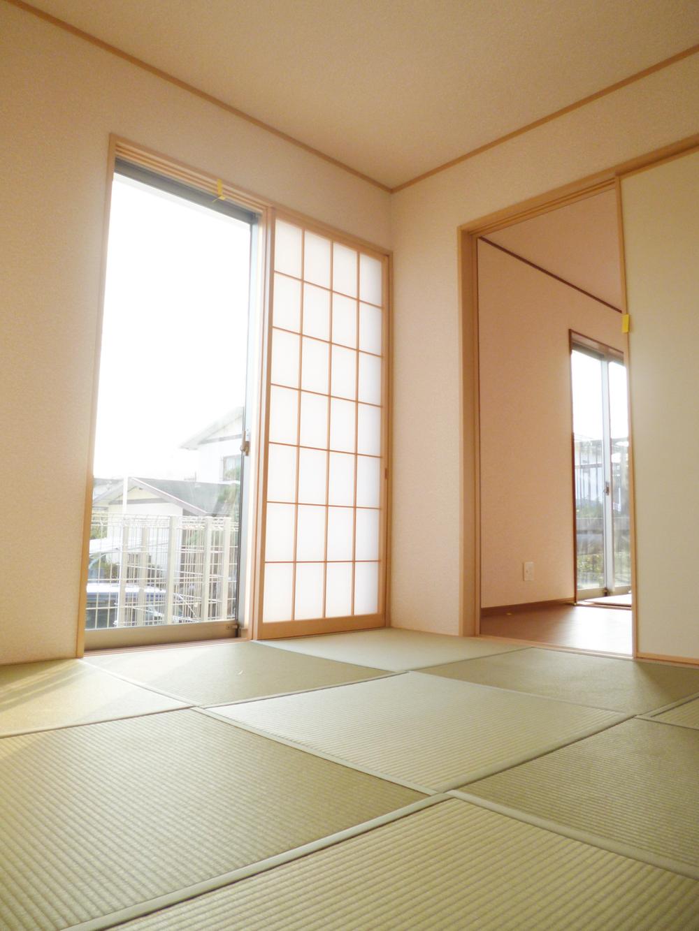 Non-living room. Local (11 May 2013) Shooting Japanese-style ◎ 2 Building All Shitsuminami direction ☆ ◎ is Readjustment already clean streets!