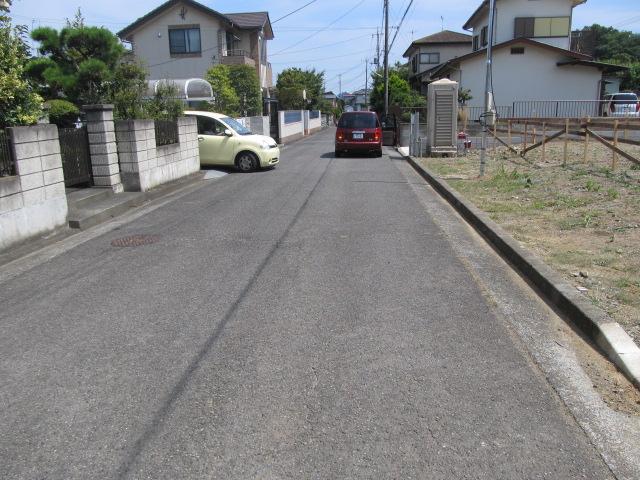 Local photos, including front road. Local (08 May 2013) Shooting