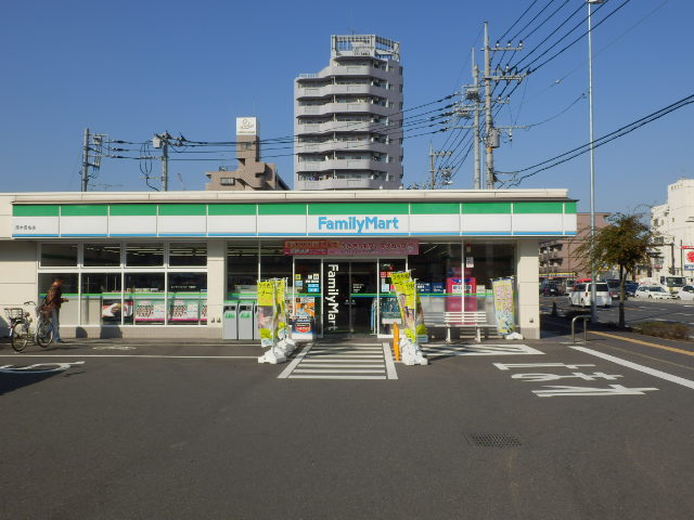 Convenience store. FamilyMart Atsugi Onna store up (convenience store) 176m