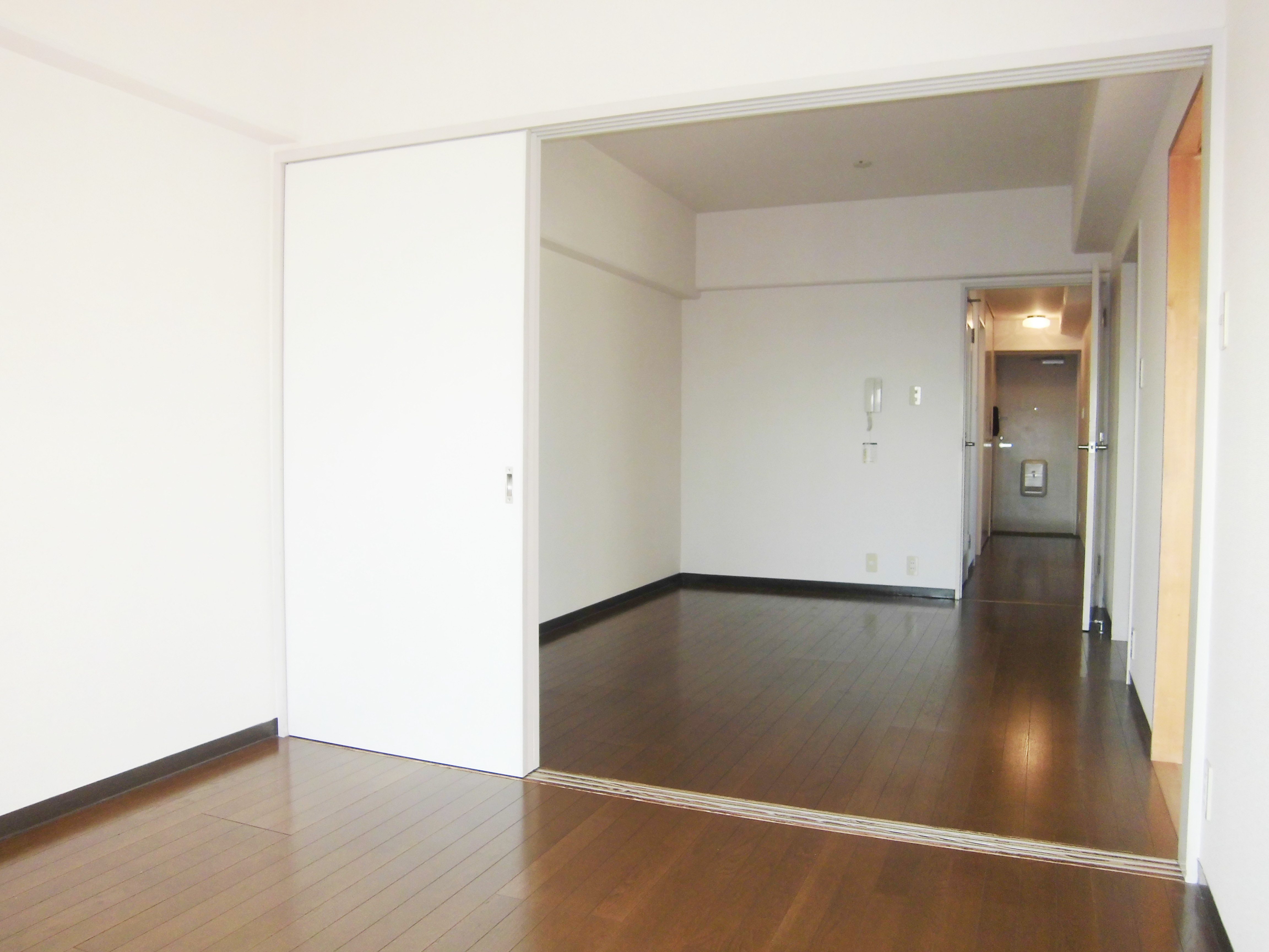 Living and room. Western-style 5.0 tatami ・ LD  The same type ・ It will be in a separate dwelling unit photos. 