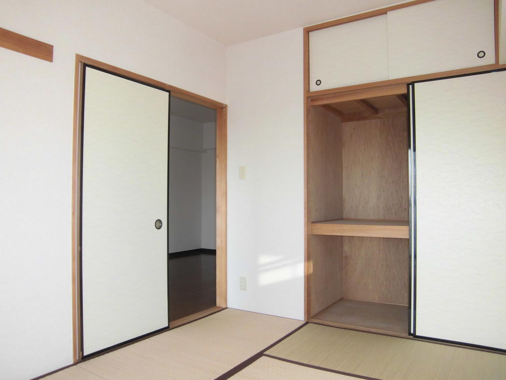 Living and room. Japanese-style room  The same type ・ It will be in a separate dwelling unit photos. 