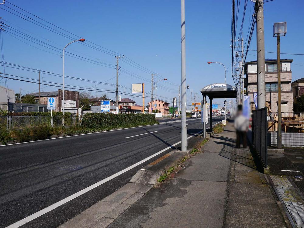 Local photos, including front road. Before Sekiguchi bus stop is in the eye