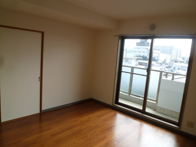 Living and room. Since facing south that day it is also good.