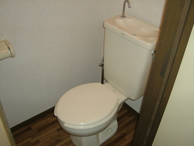 Toilet. Kosumohiru B