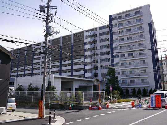 Local appearance photo. Yang hit in the south-facing balcony with built shallow pet breeding Allowed apartment of 2009. Built ・ View is also good.