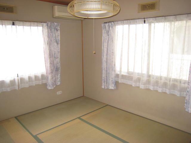 Non-living room. Second floor Japanese-style room