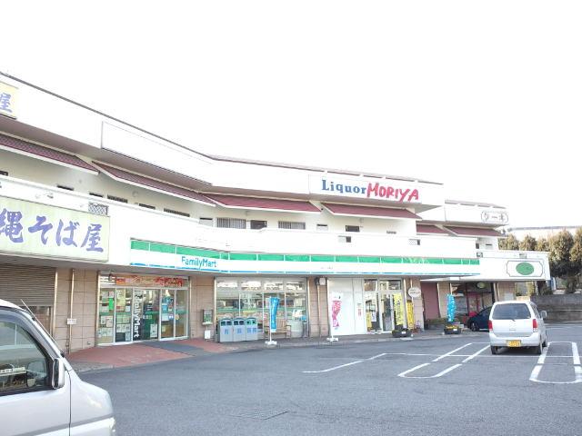 Convenience store. 746m to FamilyMart Atsugi Kamiogino shop