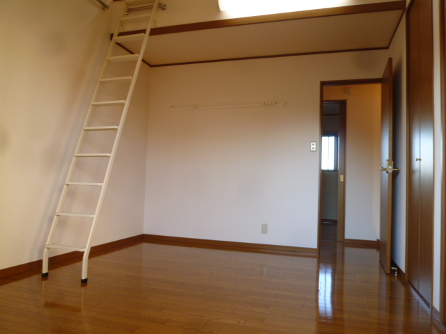 Other room space. It's there is also a loft.