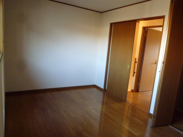 Other room space. 2F is a Western-style.