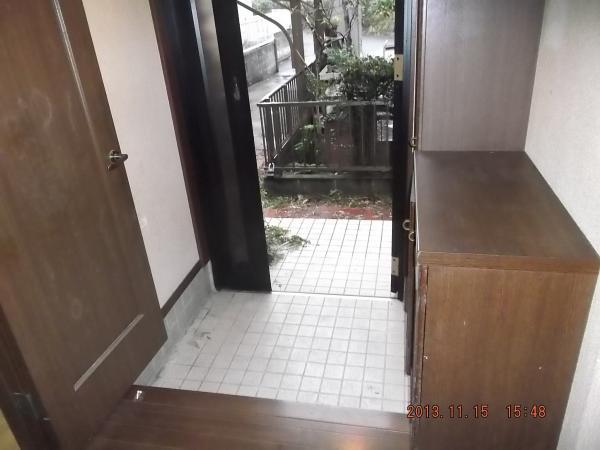 Entrance. Entrance of shoes BOX will be replaced with a new one (photo is a picture of the pre-reform)