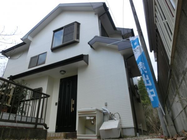 Local appearance photo. It is currently under renovation outer wall ・ The roof was finished painting 2014 January 31, is a renovation scheduled for completion