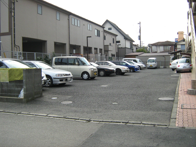 Parking lot. On-site paved parking