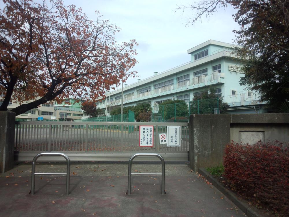 Primary school. Midorigaoka until elementary school 831m