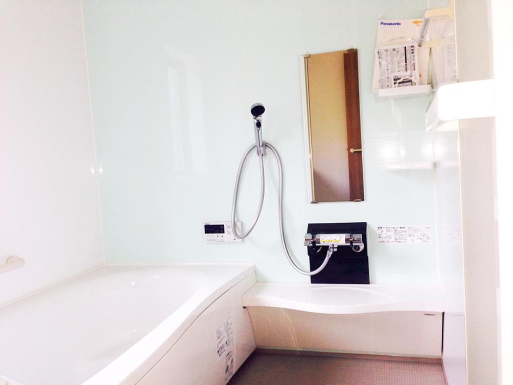 Bathroom. Tub of Relief hard insulation specifications heat. Saving energy costs and the number of times also to reduce reheating.