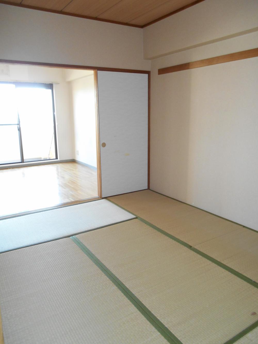 Non-living room. Living next to the Japanese-style room 6 quires