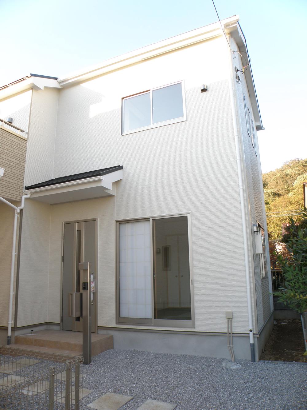 Local appearance photo. Local (11 May 2013) Shooting