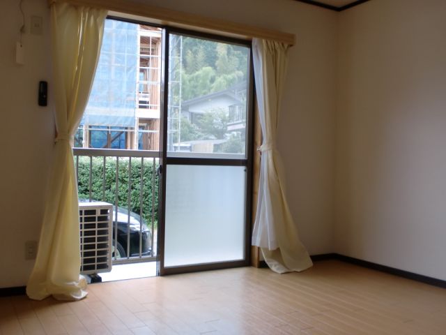Living and room. sufficient, Breadth calm! 