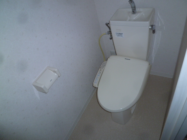 Toilet. It is a warm water washing toilet seat ☆