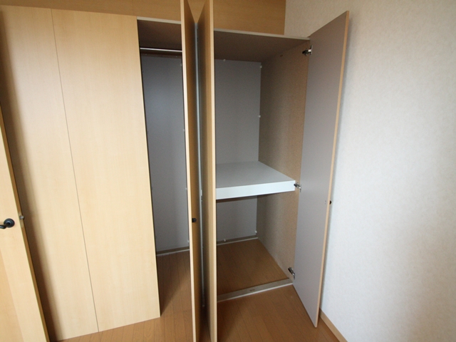 Receipt. 2F closet