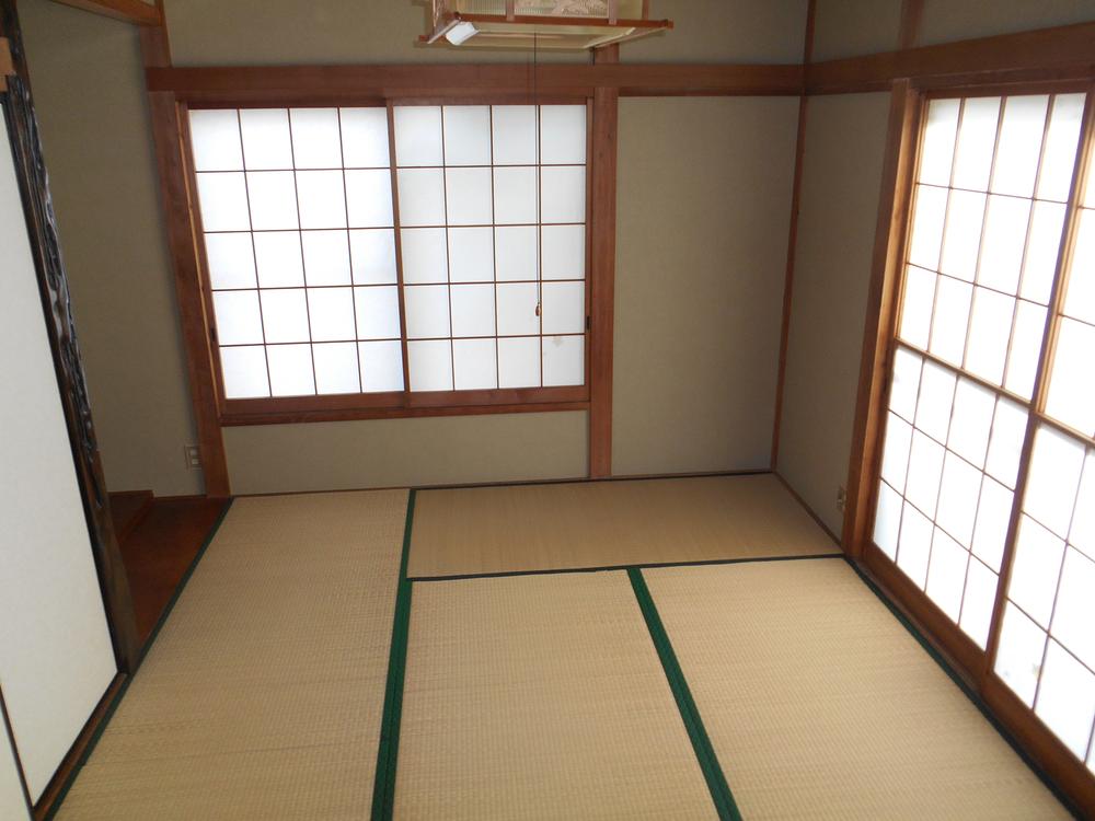 Non-living room. Reform is before. 