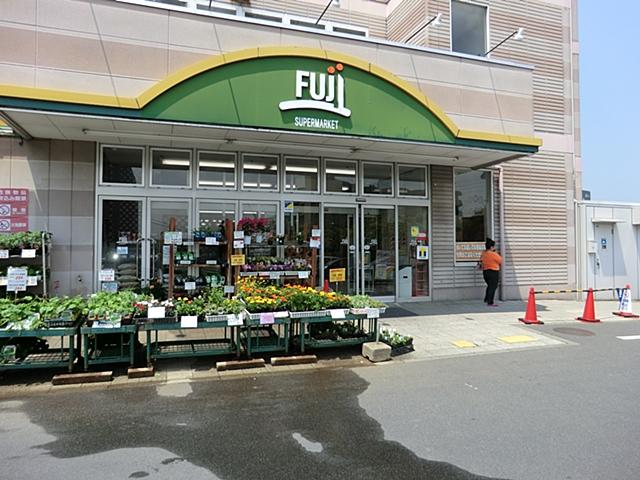 Supermarket. Fuji until Tomuro shop 586m