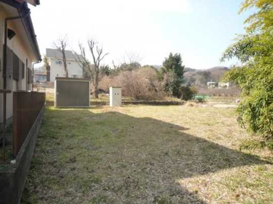 Local land photo. It took the whole site from the site aisle. It spreads countryside on the right-hand side.