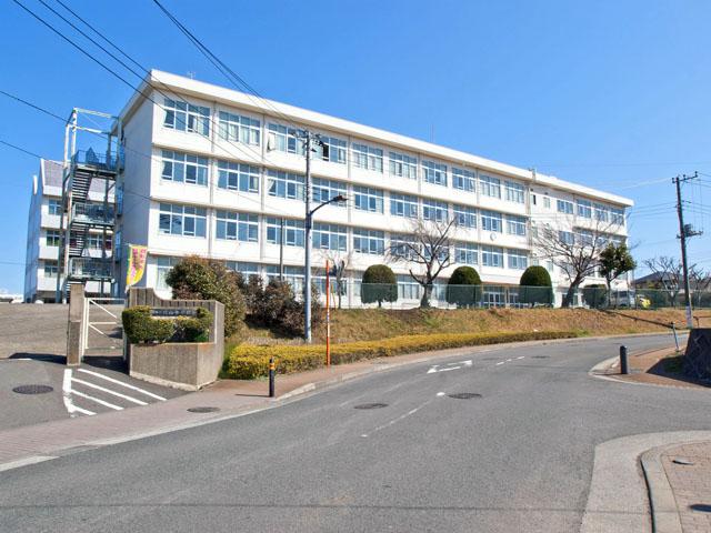 Junior high school. Shiroyama 980m until junior high school