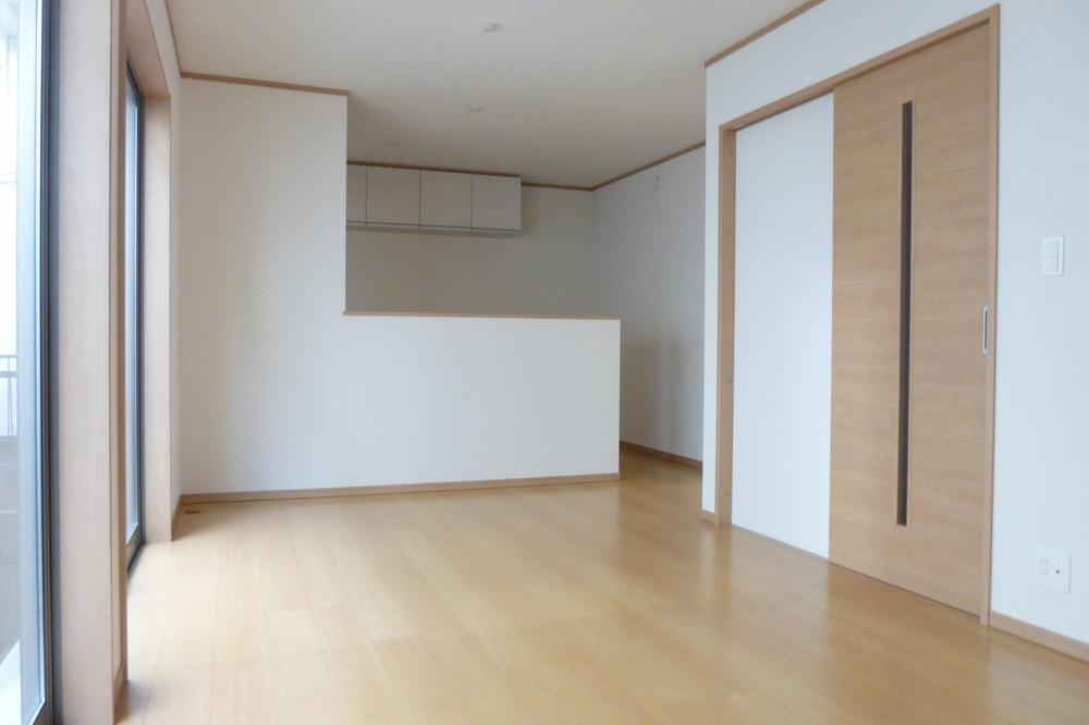 Living. It is a popular face-to-face kitchen!