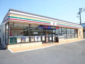 Convenience store. 720m to Seven-Eleven (convenience store)