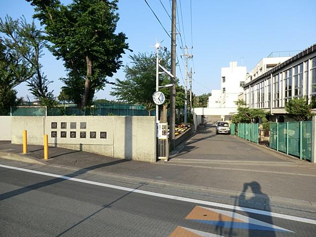 Primary school. 720m to the stand elementary school Ayase City North
