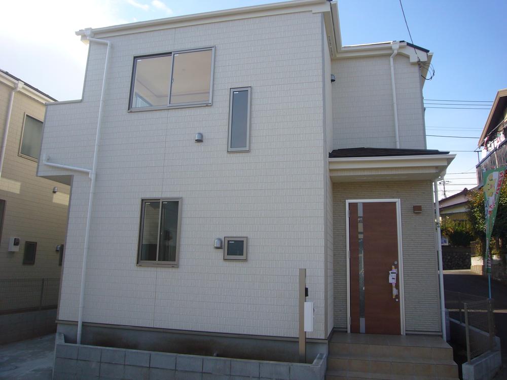 Local appearance photo. Local (11 May 2013) Shooting