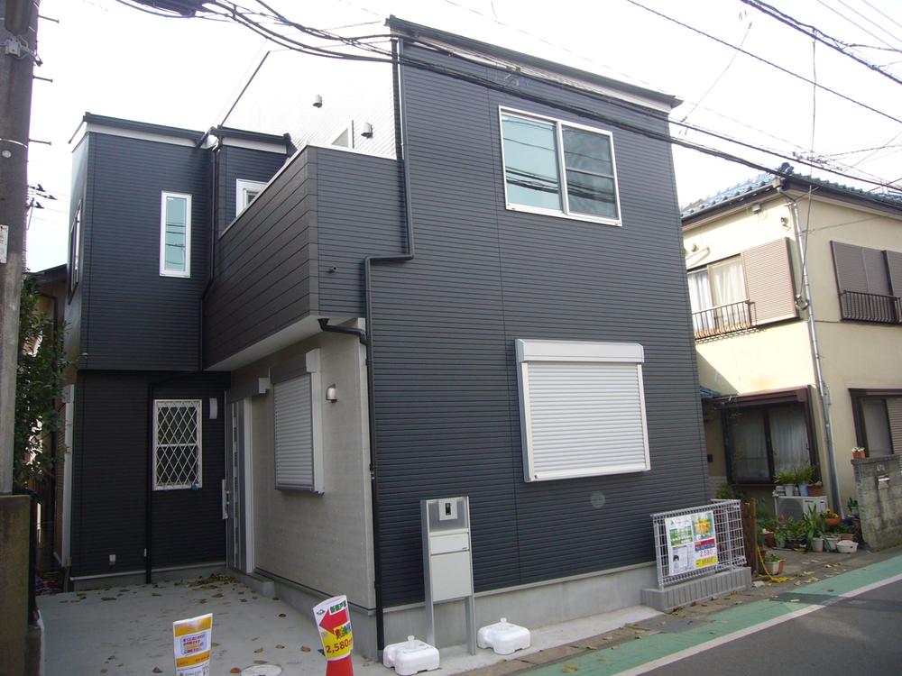 Local appearance photo. Indoor (11 May 2013) Shooting