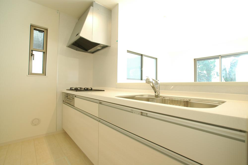 Same specifications photo (kitchen). Face-to-face kitchen, you can enjoy a conversation with your family while cooking ☆