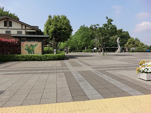 park. 1603m to Shiroyama Park