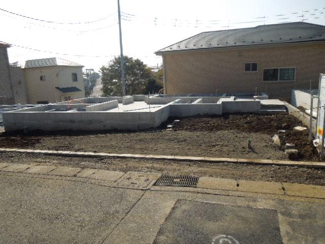 Local photos, including front road. Local (11 May 2013) Shooting