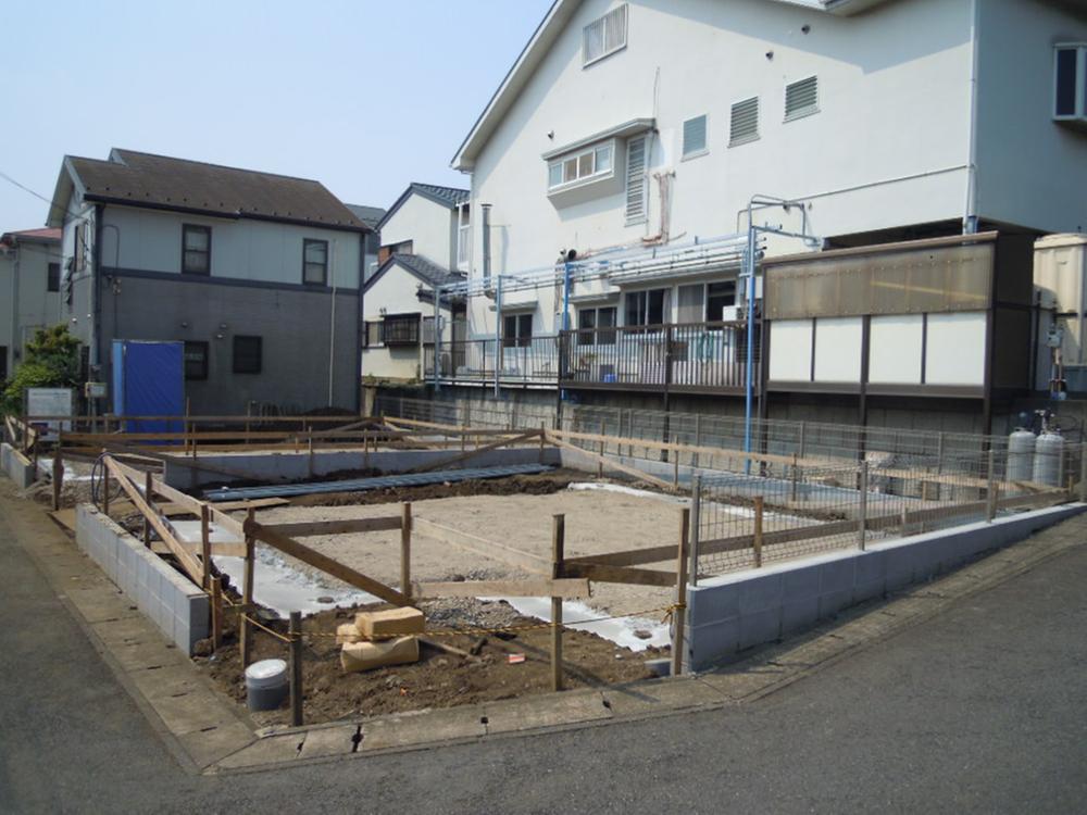 Local photos, including front road. Local (August 2013) Shooting