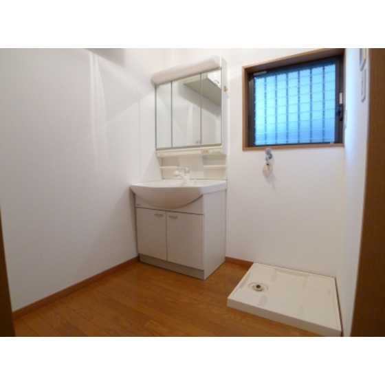 Washroom. Dressing room of the space that was loose.