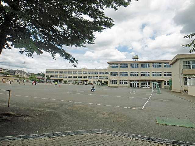 Primary school. Municipal Ryosei until elementary school 1300m