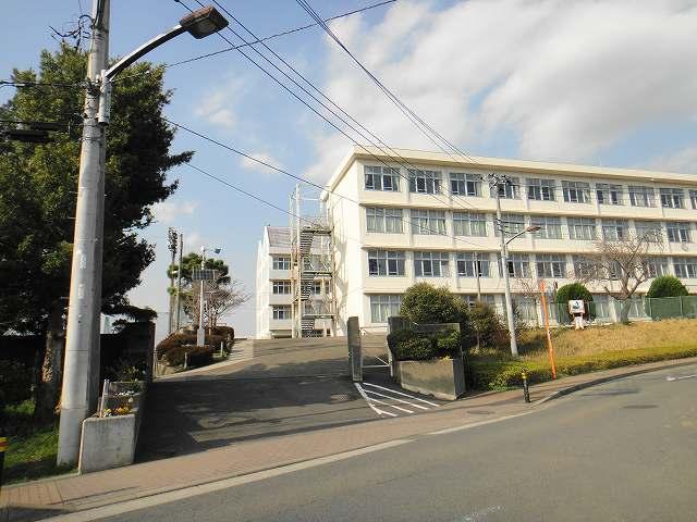 Junior high school. 700m up to municipal Shiroyama Junior High School